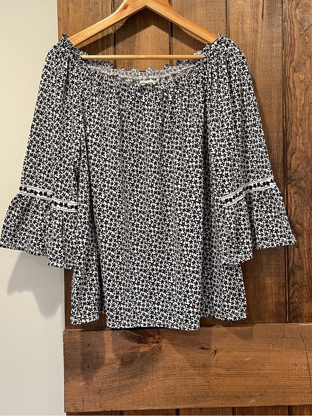 Max Studio White & Black Floral Ruffle Bell Sleeve Peasant Top 1X